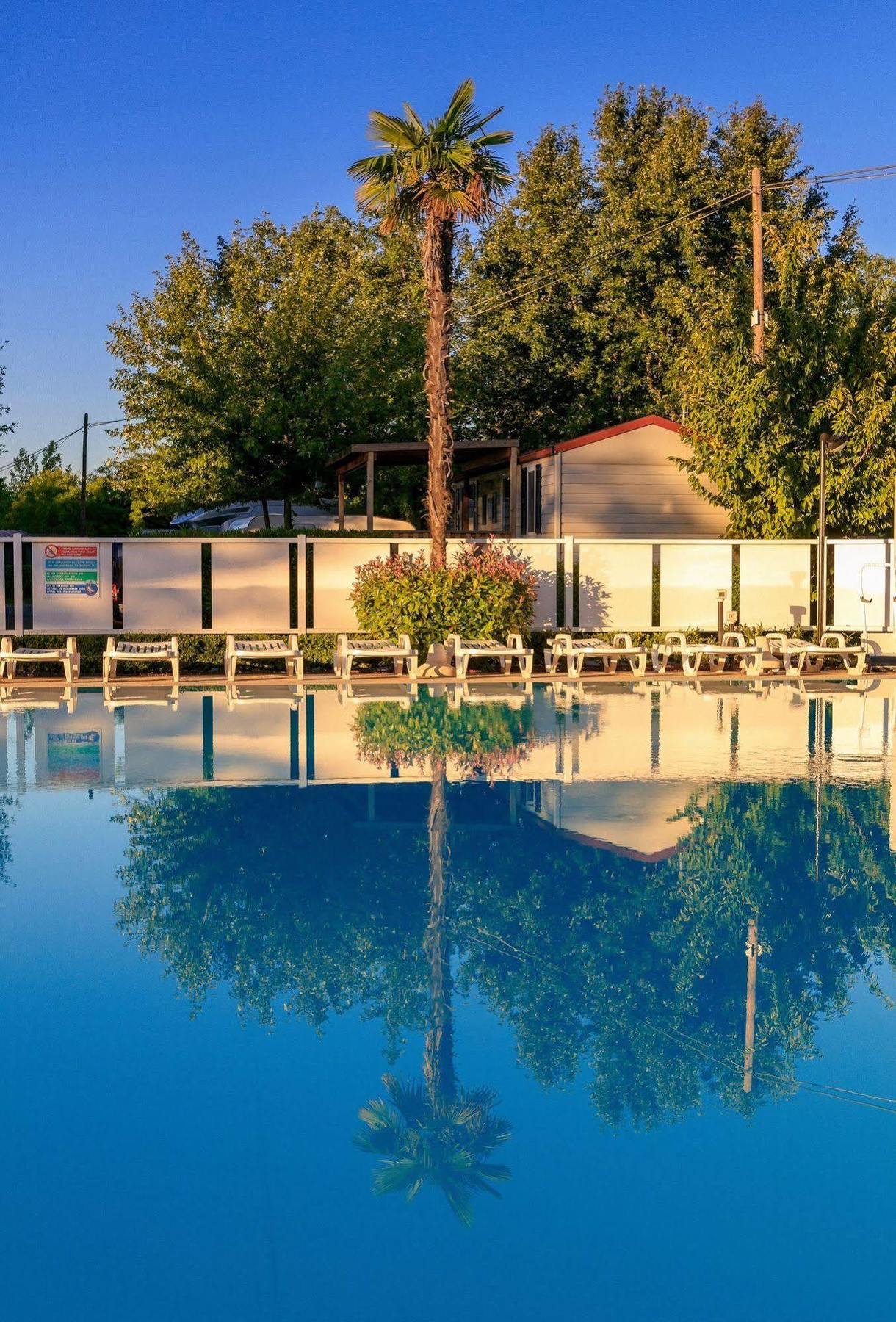 piscina coperta riscaldata - Photo de Campeggio Da Giovanni, Peschiera del  Garda - Tripadvisor